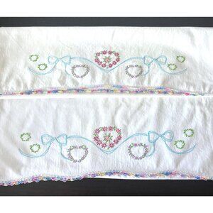 Vintage Embroidered Floral Pillowcases // Set of 2 // Crochet Trim // 28" x 21"